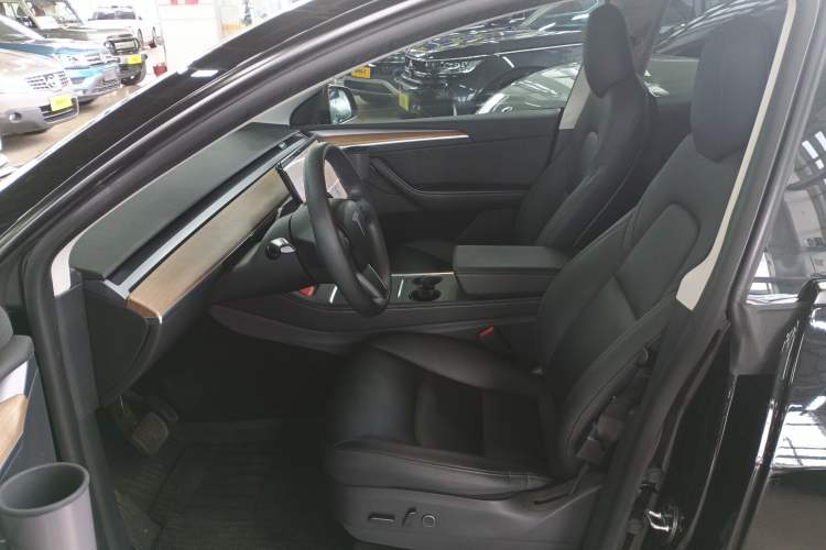 Used Tesla Model Y 2021 Standard Range Rear-Wheel Drive Version Left Front Seat