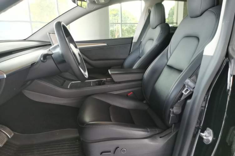 Used Tesla Model Y 2021 Standard Range Rear-Wheel Drive Version Left Front Seat