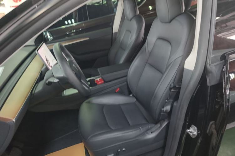 Used Tesla Model Y 2021 Long-Range All-Wheel-Drive Version Left Front Seat