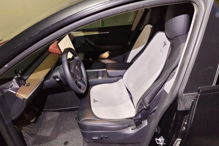 Used Tesla Model Y 2021 Long-Range All-Wheel-Drive Version 3D7 Left Front Seat