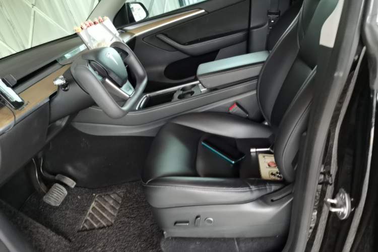 Used Tesla Model Y 2021 Long-Range All-Wheel-Drive Version Left Front Seat