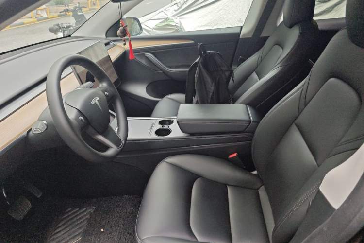 Used Tesla Model Y 2021 Standard Range Rear-Wheel Drive Version Left Front Seat
