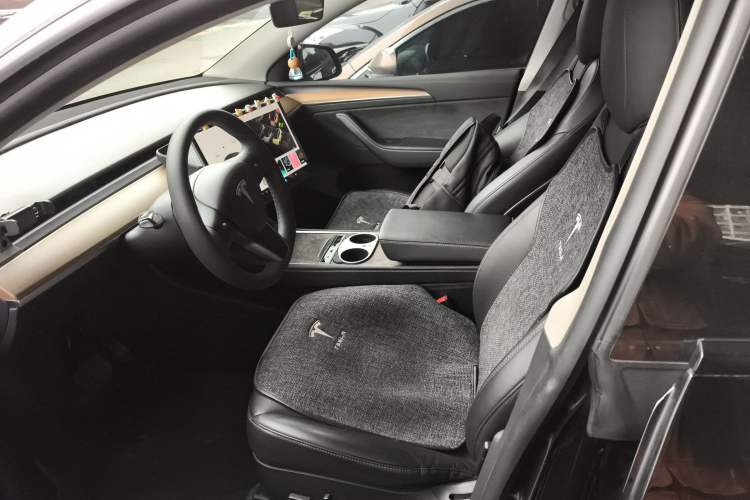 Used Tesla Model Y 2021 Standard Range Rear-Wheel Drive Version Left Front Seat