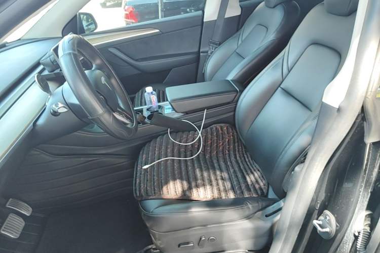 Used Tesla Model Y 2021 Standard Range Rear-Wheel Drive Version Left Front Seat
