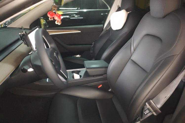 Used Tesla Model Y 2021 Standard Range Rear-Wheel Drive Version Left Front Seat