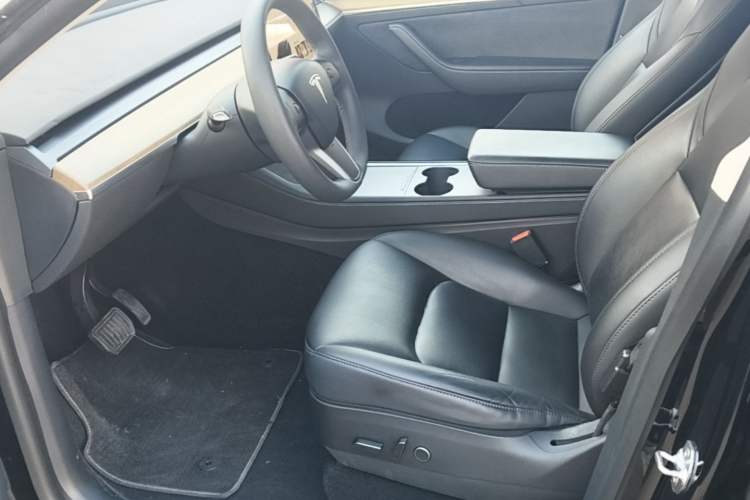 Used Tesla Model Y 2021 Standard Range Rear-Wheel Drive Version Left Front Seat