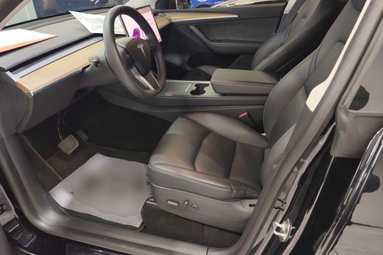 Used Tesla Model Y 2021 Standard Range Rear-Wheel Drive Version Left Front Seat