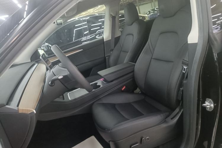 Used Tesla Model Y 2021 Standard Range Rear-Wheel Drive Version Left Front Seat