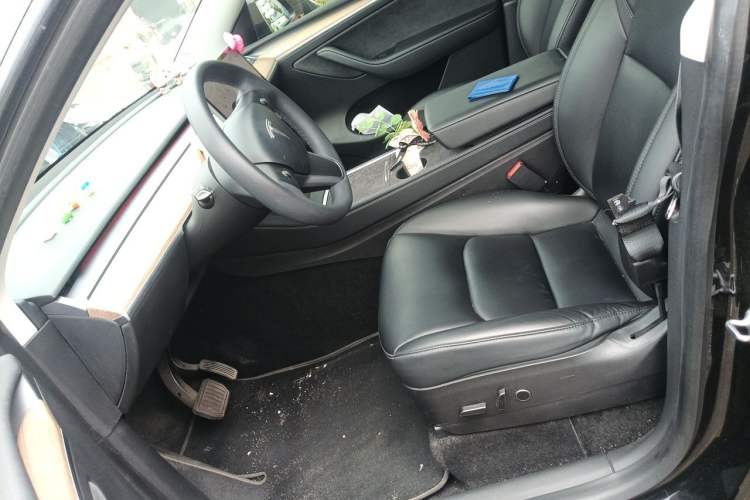 Used Tesla Model Y 2021 Standard Range Rear-Wheel Drive Version Left Front Seat