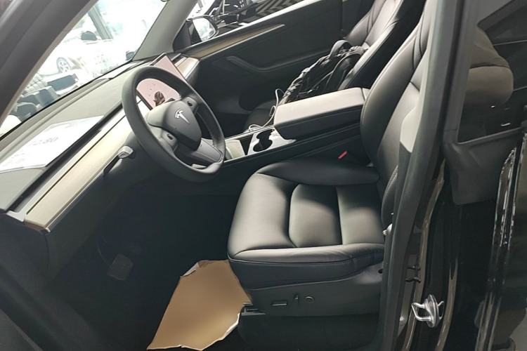 Used Tesla Model Y 2021 Standard Range Rear-Wheel Drive Version Left Front Seat
