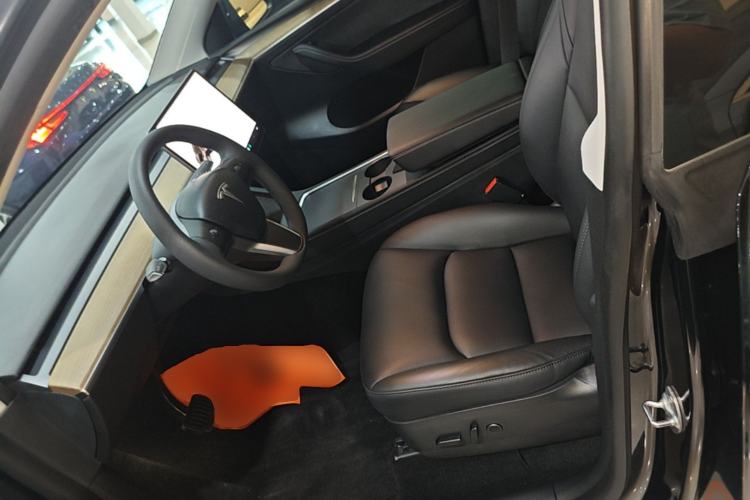 Used Tesla Model Y 2021 Long-Range All-Wheel-Drive Version 3D7 Left Front Seat