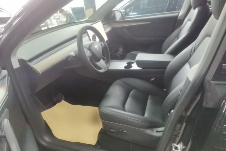 Used Tesla Model Y 2021 Long-Range All-Wheel-Drive Version Left Front Seat