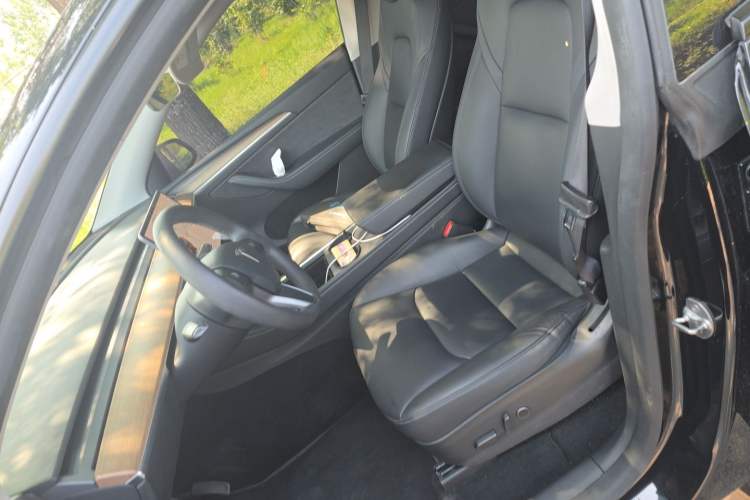 Used Tesla Model Y 2021 Long-Range All-Wheel-Drive Version Left Front Seat