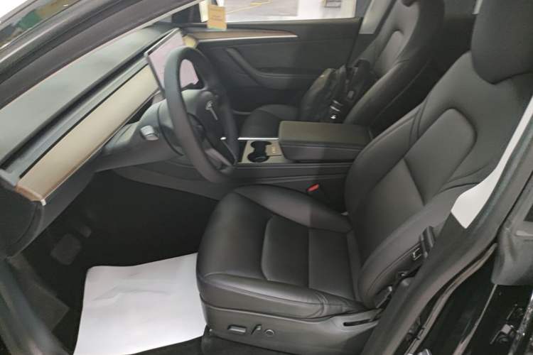 Used Tesla Model Y 2021 Standard Range Rear-Wheel Drive Version Left Front Seat