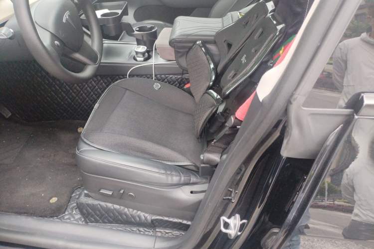 Used Tesla Model Y 2021 Standard Range Rear-Wheel Drive Version Left Front Seat