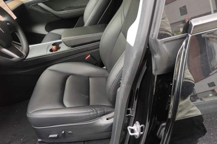 Used Tesla Model Y 2021 Long-Range All-Wheel-Drive Version Left Front Seat