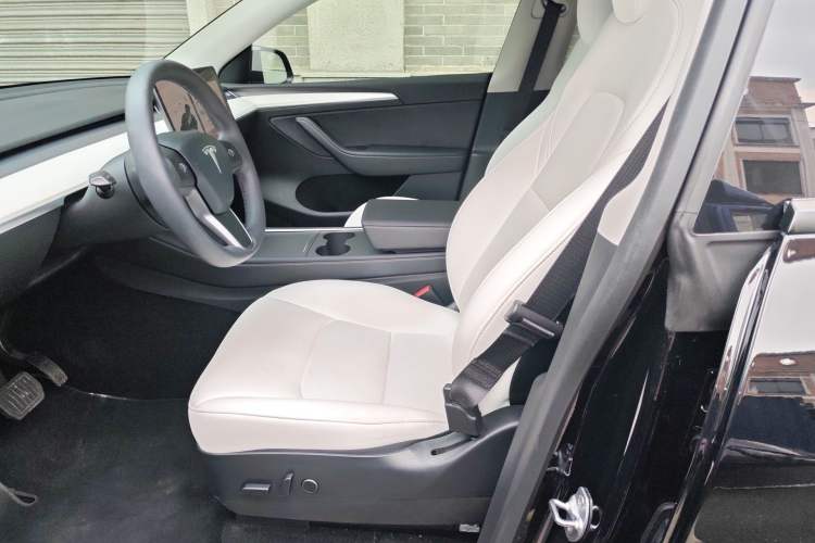 Used Tesla Model Y 2021 Long-Range All-Wheel-Drive Version 3D7 Left Front Seat