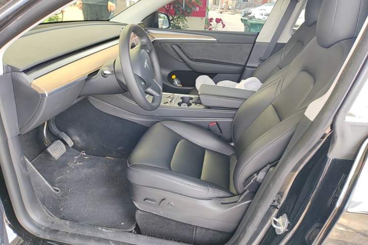 Used Tesla Model Y 2021 Standard Range Rear-Wheel Drive Version Left Front Seat