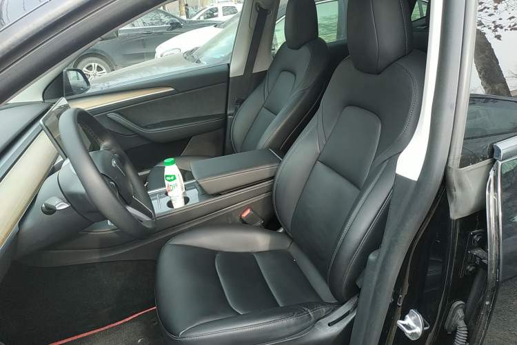 Used Tesla Model Y 2021 Standard Range Rear-Wheel Drive Version Left Front Seat