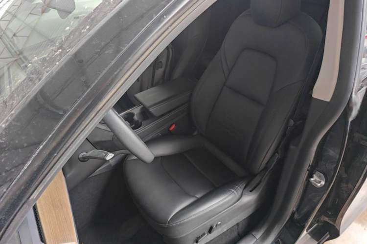 Used Tesla Model Y 2021 Standard Range Rear-Wheel Drive Version Left Front Seat