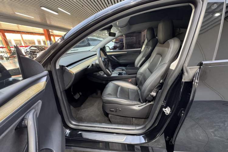Used Tesla Model Y 2021 Standard Range Rear-Wheel Drive Version Left Front Seat