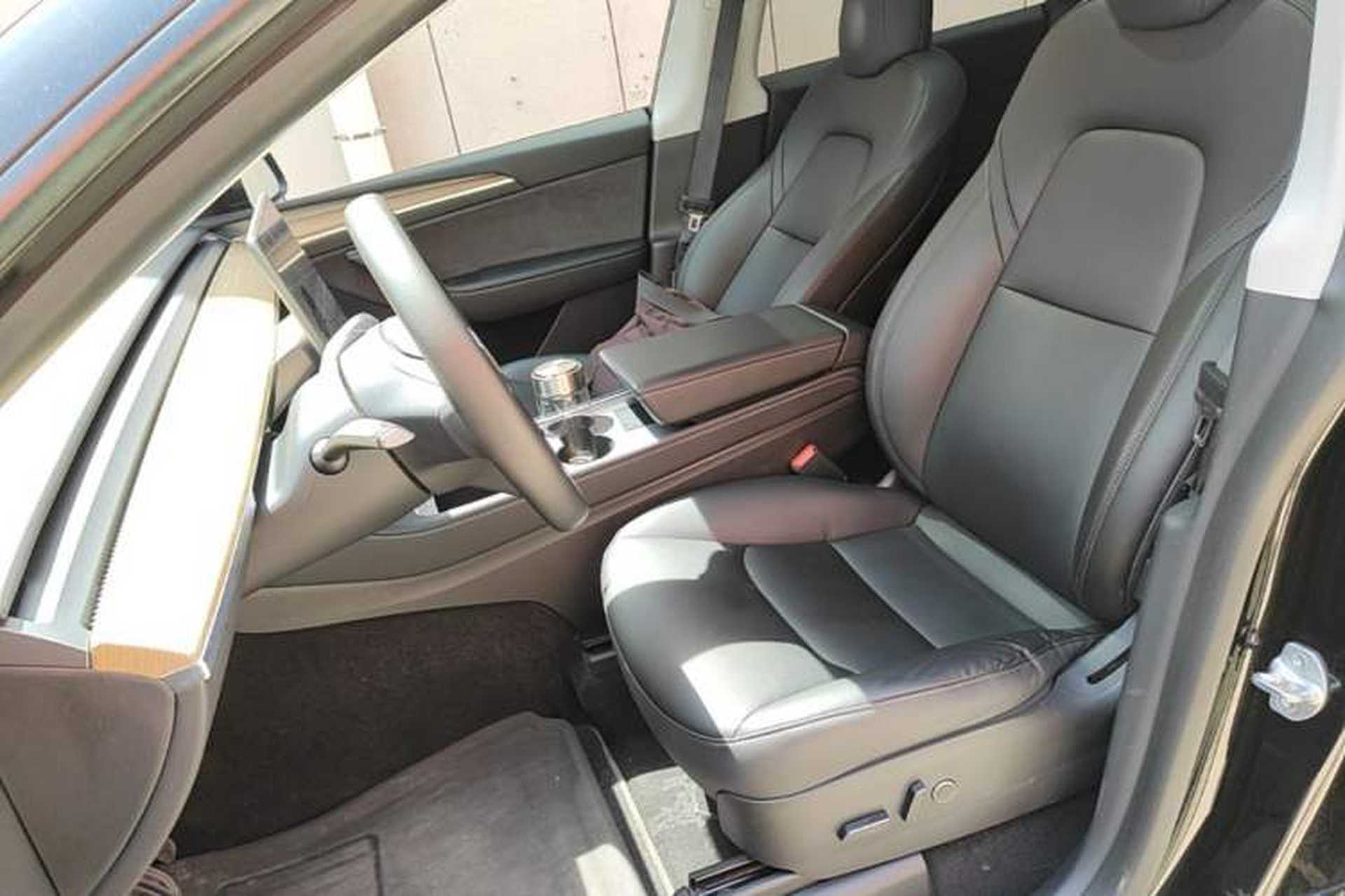Used Tesla Model Y 2021 Standard Range Rear-Wheel Drive Version Left Front Seat