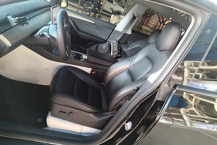 Used Tesla Model Y 2021 Standard Range Rear-Wheel Drive Version Left Front Seat