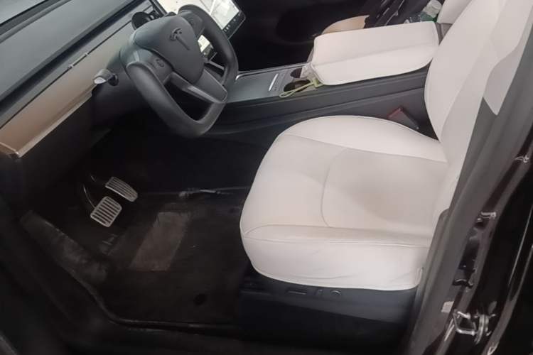 Used Tesla Model Y 2021 Long-Range All-Wheel-Drive Version 3D7 Left Front Seat