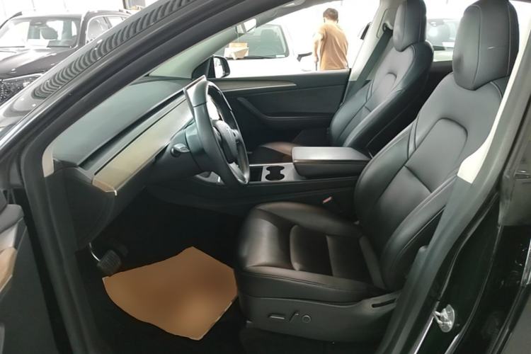 Used Tesla Model Y 2021 Standard Range Rear-Wheel Drive Version Left Front Seat