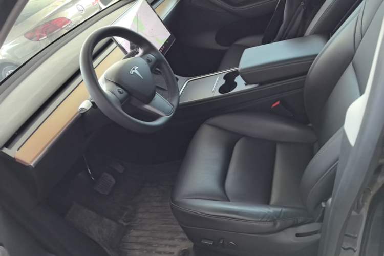 Used Tesla Model Y 2021 Standard Range Rear-Wheel Drive Version Left Front Seat