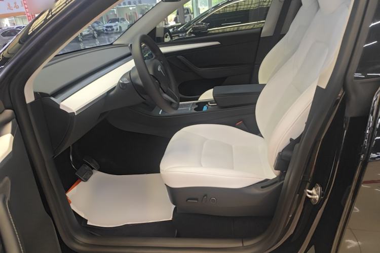 Used Tesla Model Y 2021 Standard Range Rear-Wheel Drive Version Left Front Seat