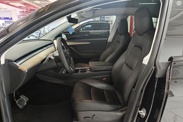Used Tesla Model Y 2021 Standard Range Rear-Wheel Drive Version Left Front Seat