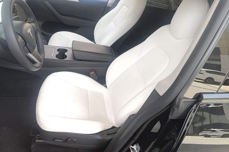 Used Tesla Model Y 2021 Standard Range Rear-Wheel Drive Version Left Front Seat
