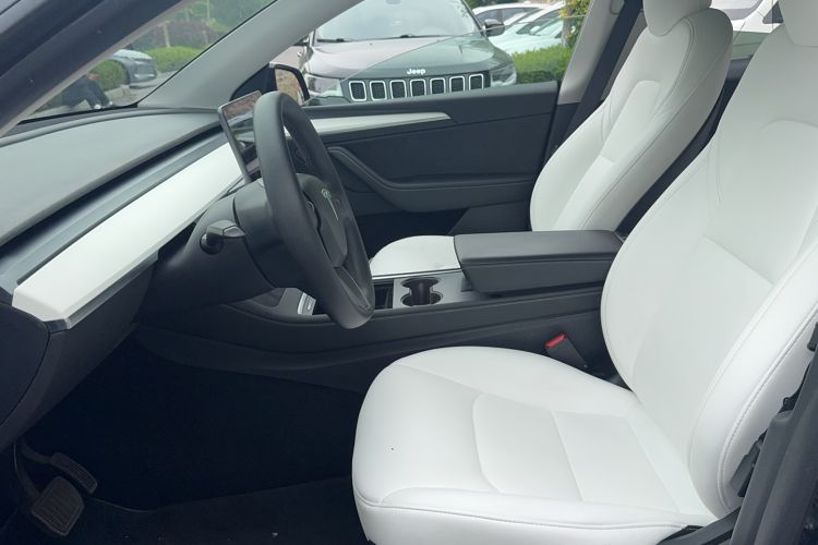 Used Tesla Model Y 2021 Standard Range Rear-Wheel Drive Version Left Front Seat