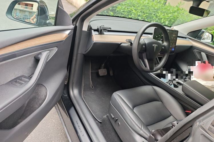 Used Tesla Model Y 2021 Standard Range Rear-Wheel Drive Version Left Front Seat
