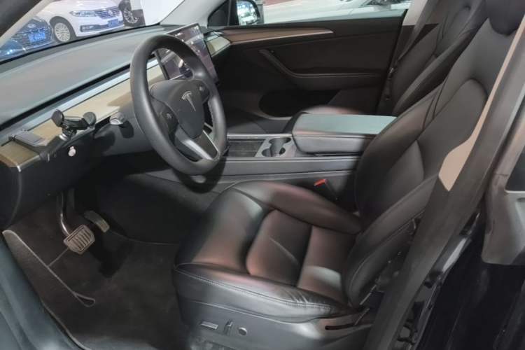 Used Tesla Model Y 2021 Long-Range All-Wheel-Drive Version Left Front Seat