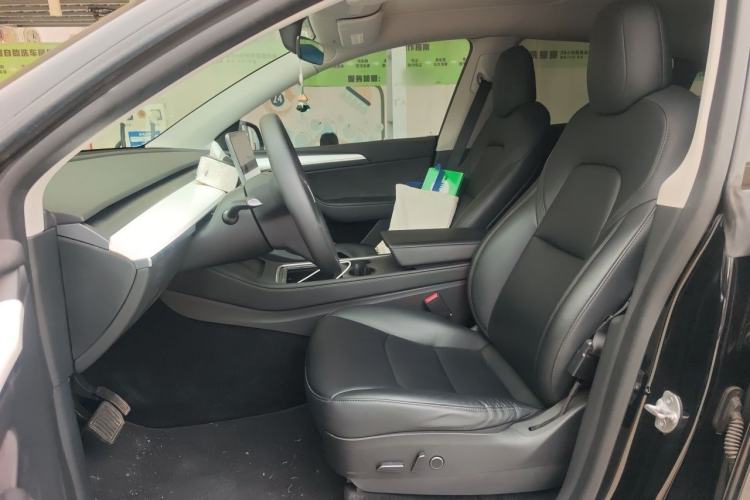 Used Tesla Model Y 2021 Standard Range Rear-Wheel Drive Version Left Front Seat
