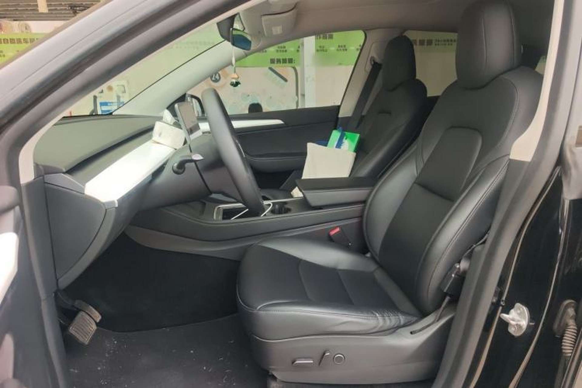 Used Tesla Model Y 2021 Standard Range Rear-Wheel Drive Version Left Front Seat