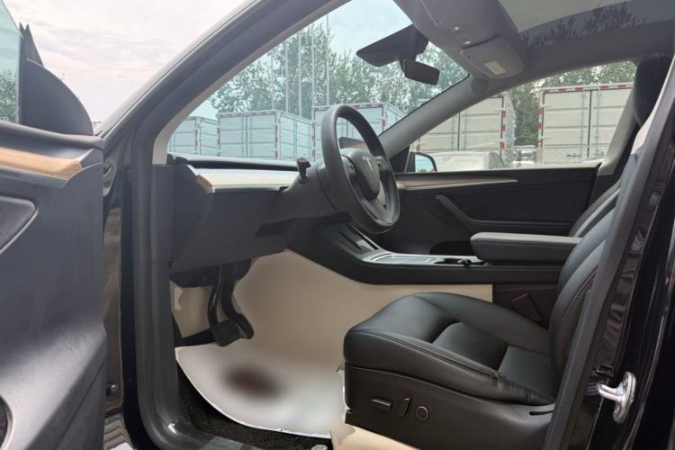 Used Tesla Model Y 2021 Revised Version 2 Long-Range All-Wheel-Drive Edition Left Front Seat