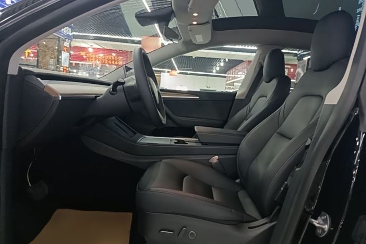 Used Tesla Model Y 2021 Standard Range Rear-Wheel Drive Version Left Front Seat