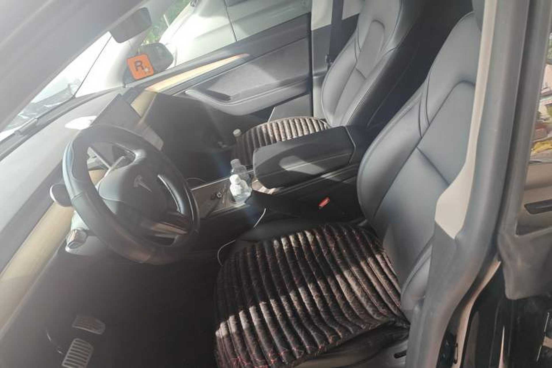 Used Tesla Model Y 2021 Standard Range Rear-Wheel Drive Version Left Front Seat