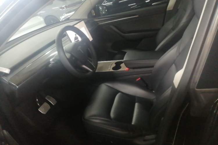 Used Tesla Model Y 2021 Standard Range Rear-Wheel Drive Version Left Front Seat