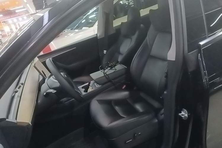 Used Tesla Model Y 2021 Long-Range All-Wheel-Drive Version Left Front Seat
