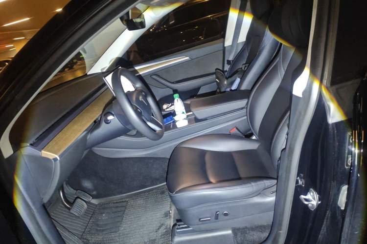 Used Tesla Model Y 2021 Standard Range Rear-Wheel Drive Version Left Front Seat