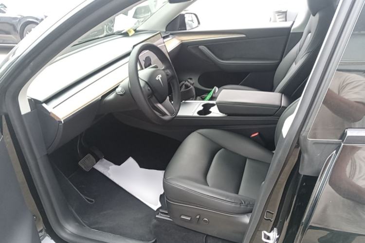 Used Tesla Model Y 2021 Long-Range All-Wheel-Drive Version Left Front Seat