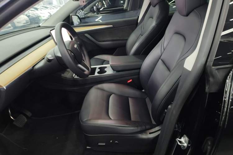 Used Tesla Model Y 2021 Standard Range Rear-Wheel Drive Version Left Front Seat