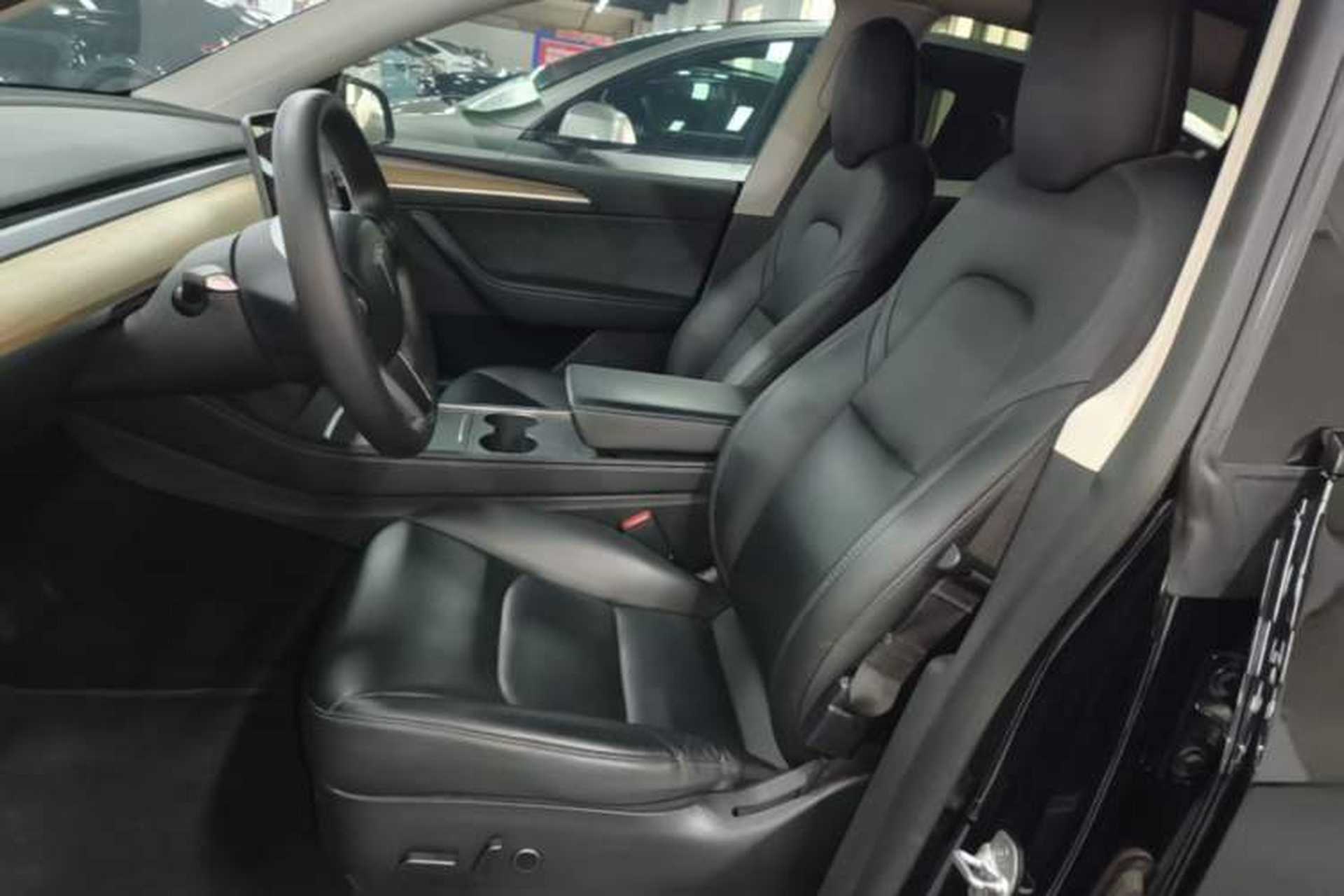 Used Tesla Model Y 2021 Standard Range Rear-Wheel Drive Version Left Front Seat
