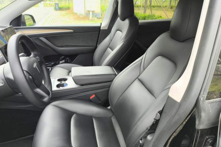 Used Tesla Model Y 2021 Standard Range Rear-Wheel Drive Version Left Front Seat