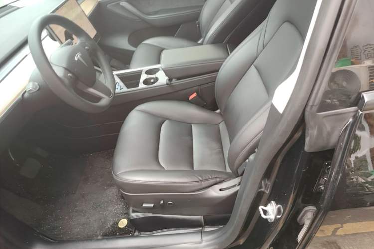 Used Tesla Model Y 2021 Standard Range Rear-Wheel Drive Version Left Front Seat