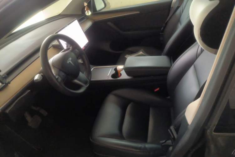 Used Tesla Model Y 2021 Long-Range All-Wheel-Drive Version Left Front Seat